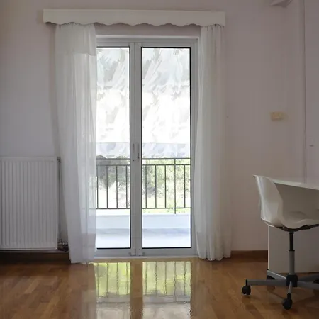 Elli ヴィラ カト・アルミリ