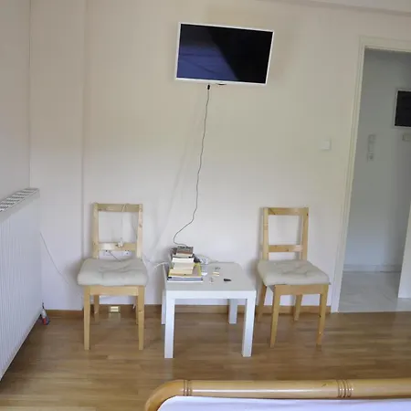 Elli * カト・アルミリ