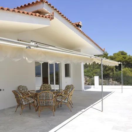 Elli カト・アルミリ