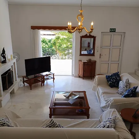 Elli Villa *